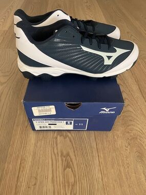 Mizuno Men’s Navy and White Athletic Cleats
